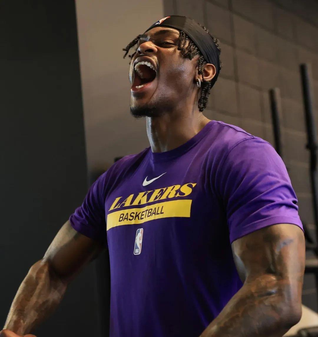 爱游戏数字体验-穆雷新星表现优异表现突出，湖人前途光明！观众掌声雷动的简单介绍